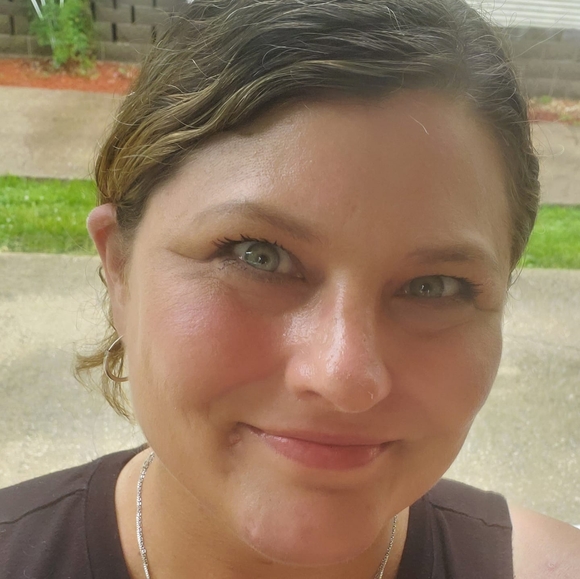 Meet your Posher, Lori - Picture 1 of 1